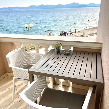 蓬塔别墅酒店 *