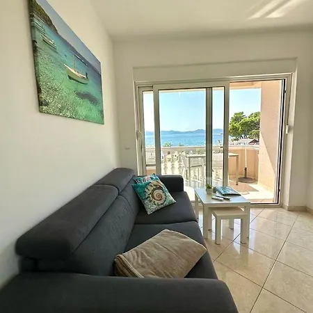 蓬塔别墅酒店 *