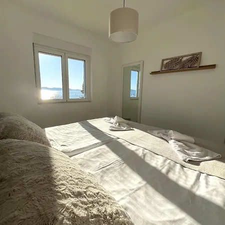 蓬塔别墅酒店 *