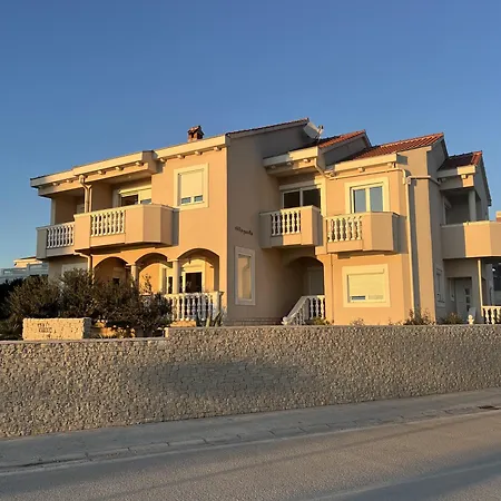 蓬塔别墅酒店 扎达尔